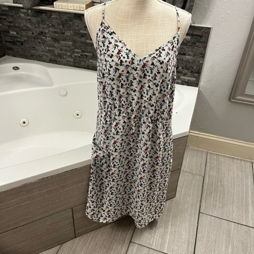 Aritzia Little Moon White Floral Garment Womens M